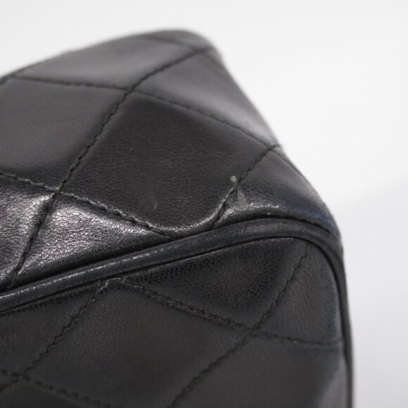 CHANEL Black Lambskin Leather Shoulder Bag - Picture 13 of 16